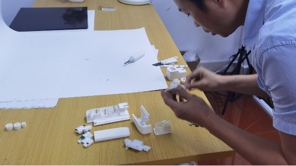 窗簾軌道塑膠零件注塑模具加工廠家